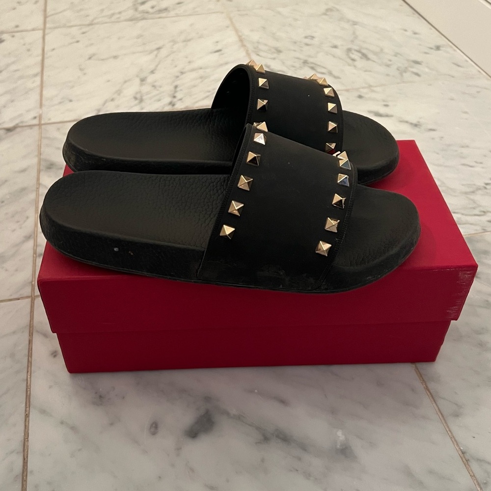 VALENTINO GARAVANI Black Rockstud Slides